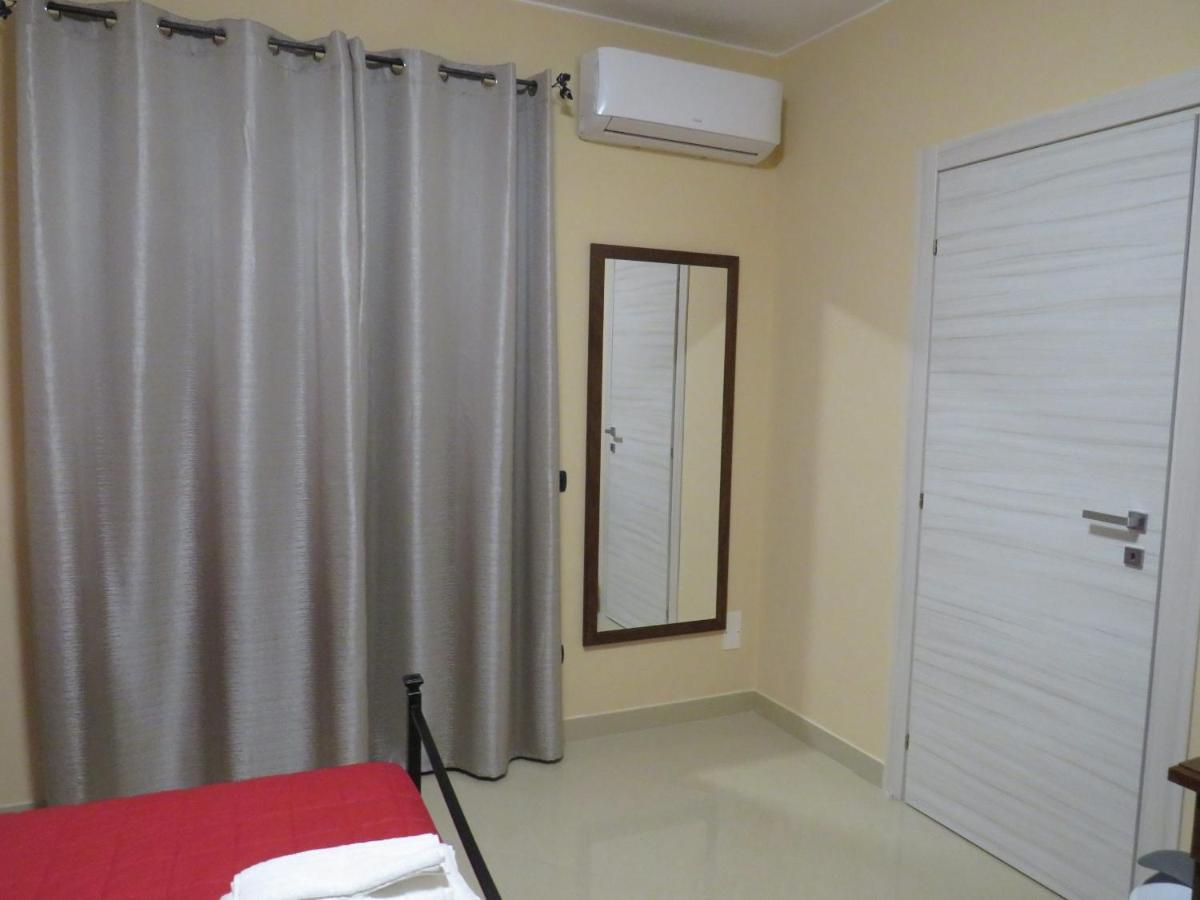 B&B Romano Gela Bagian luar foto
